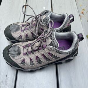 Oboz Sawtooth Violet. B Dry Waterproof Women’s Hikers 8
EUC
NEVER worn on trail